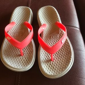 Girls Nike Flip Flops